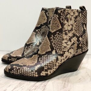 New! Treasure & Bond Natalie Wedge Snake Print Faux Leather Booties 7M